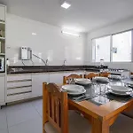 PLT41 - TRÊS SUÍTES, CHURRASQUEIRA, ÁREA EXTERNA, Wi-Fi